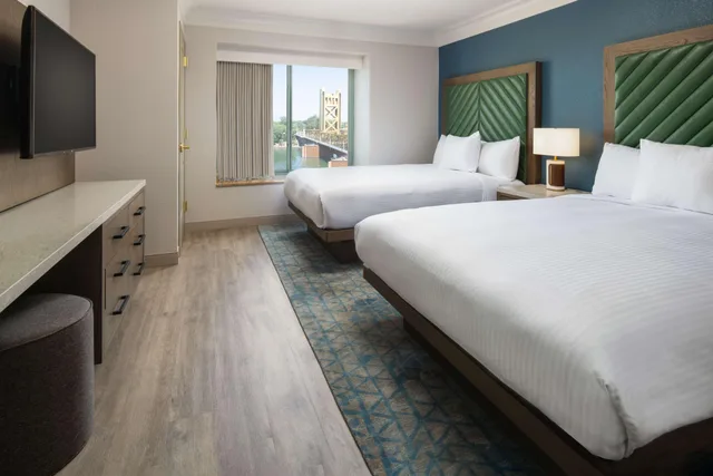 جناح بإطلالة على النهر، Embassy Suites by Hilton Sacramento Riverfront Promenade 1/2
