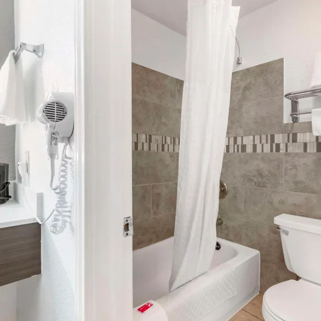 غرفة بسريرين كوين للمدخنين، Econo Lodge Inn & Suites Near Lackland AFB San Antonio, TX 7/7