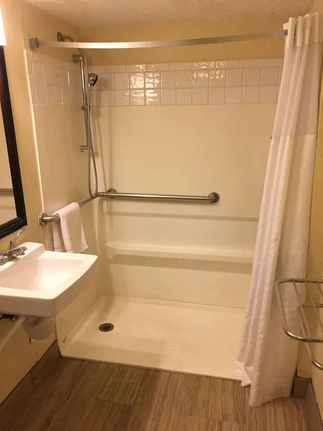غرفة بسرير كينج لذوي الإعاقة، Days Inn by Wyndham Brooksville/Dade City 3/4