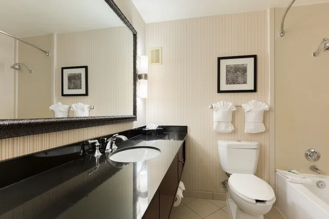 غرفة قياسية بسرير كوين في طابق مرتفع، Holiday Inn Sacramento Downtown Arena 5/7