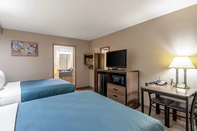 غرفة بسريرين كوين لذوي الإعاقة، Econo Lodge Kingsville 1/3