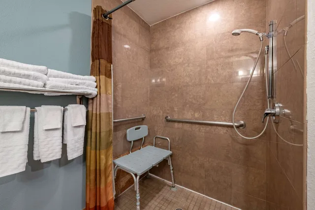 غرفة بسريرين كوين لذوي الإعاقة، Best Western Plus Bradenton Gateway Hotel 3/3