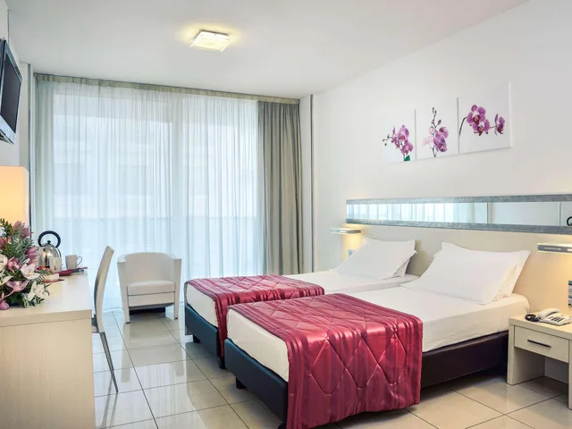 Classic, Twin Beds, Lateral Side Sea View, Terrace، MERCURE RIMINI ARTIS 2/4