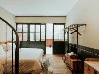 Medium, Loft, Pool Area، Stevie G Hotel 1/1