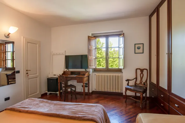 غرفة بسرير كينج بإطلالة على المسبح، Torrebianca Tuscany 2/5