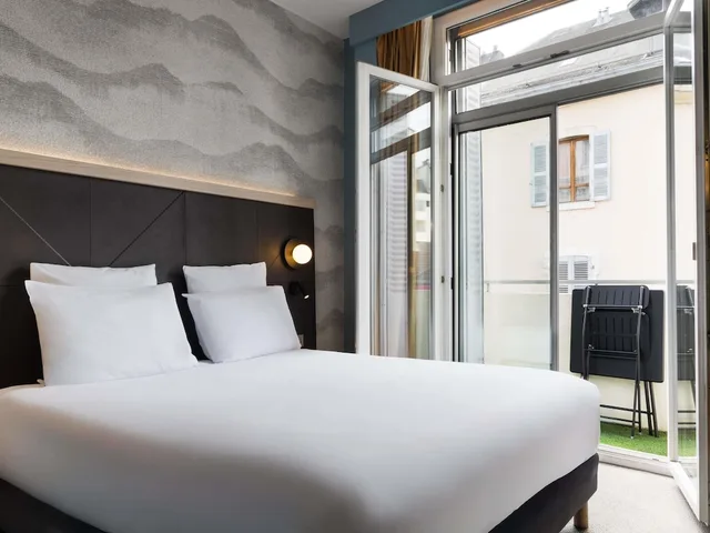 Superior, Double Bed, Balcony, Mercure Annecy Centre 1/7