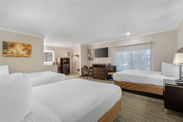 غرفة بسريرين كوين، Best Western Courtesy Inn - Anaheim Park Hotel 2/4