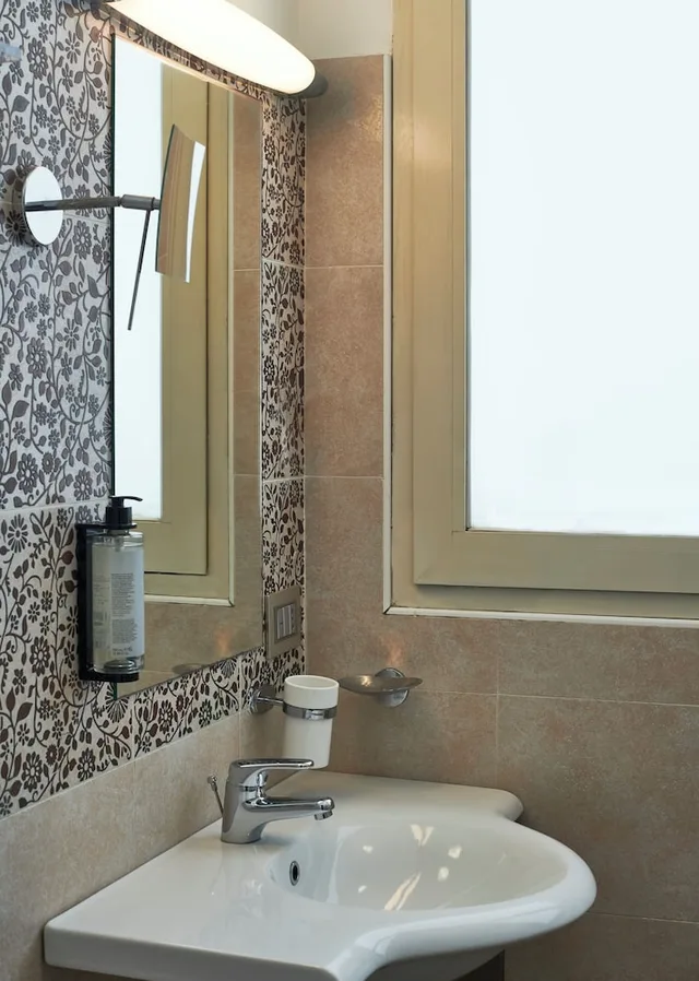 غرفة بريميوم بسرير مزدوج مع أريكة، Serena Majestic Hotel Residence 1/1