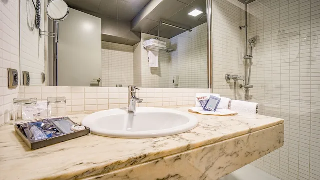 غرفة قياسية بسريرين منفصلين، Roc Blanc Hotel & Spa 4/4