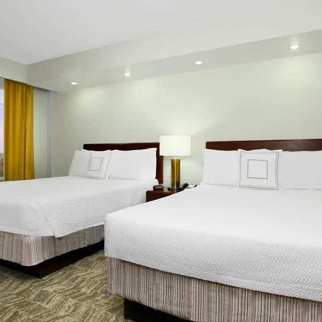 جناح بسرير كوين مع أريكة بحوض استحمام لذوي الإعاقة، Springhill Suites Phoenix Glendale Sports And Entertainment District 2/10