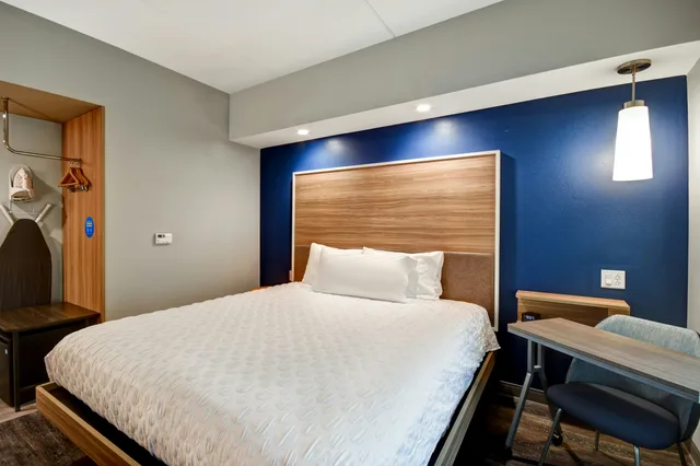 غرفة بسرير كينج لذوي الإعاقة، Tru By Hilton Raleigh Durham Airport 4/6