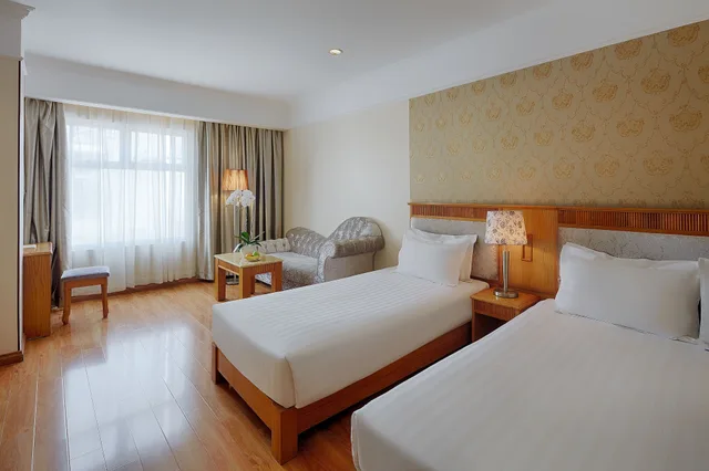 Signature, Queen Bed, Silverland Ben Thanh Hotel 2/10