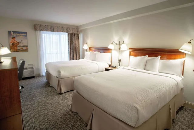 Room, 2 Queen Beds, The Yankee Inn 2/8