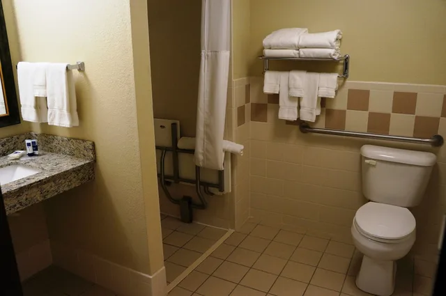 Room, King Bed, Accessible, AmericInn by Wyndham Fort Dodge 2/3