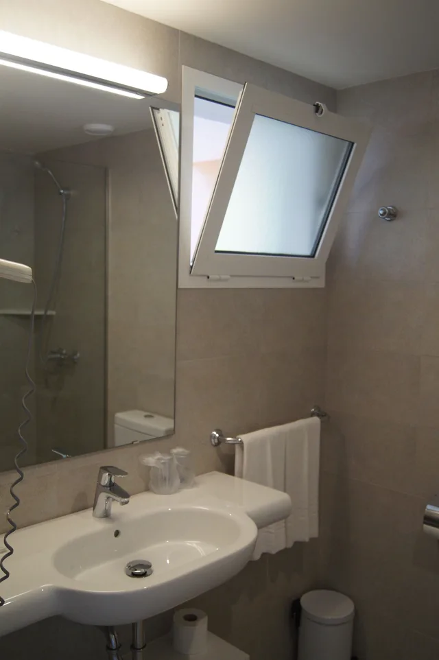Room, Queen Bed, Xaloc Playa 7/8