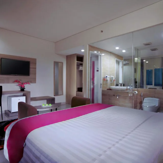 غرفة ديلوكس بسرير كينج، favehotel Langko Mataram - Lombok 1/5
