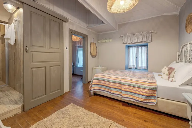 غرفة عائلية بسرير مزدوج وسريرين منفصلين بشرفة، Aral Tatil Ciftligi 9/10