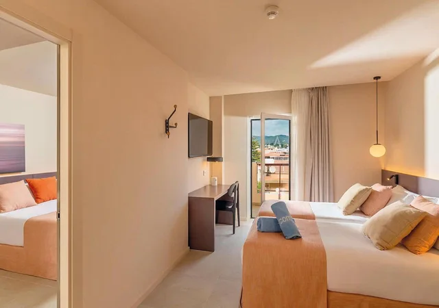 غرفة عائلية بسرير كوين وسرير فردي، AQUA Hotel Promenade & Spa 2/5