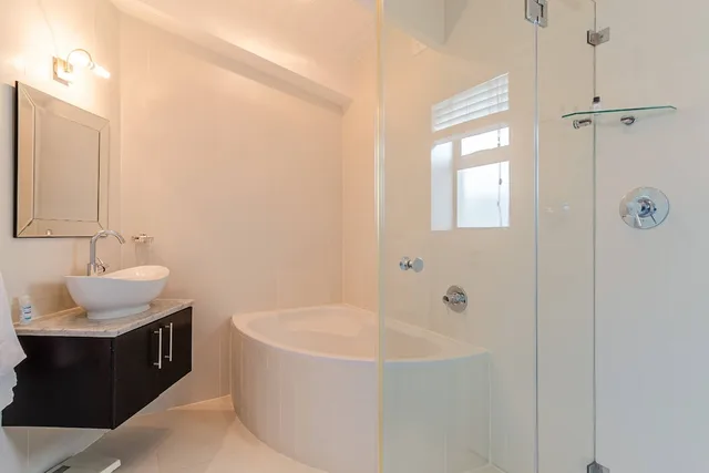 شقة بسرير كوين وسرير مزدوج، The Ivy Apartments 3/3