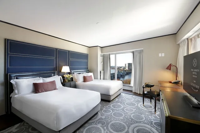غرفة غراند بسريرين مزدوجين بإطلالة على النهر، The Liberty, A Luxury Collection Hotel, Boston 1/4