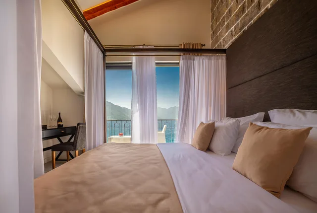 غرفة ديلوكس بسرير كينج، Palazzo Del Mare Essenza 2/4