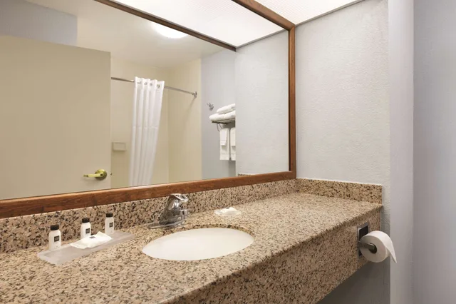 Room, King Bed, Sofa, Comfort Inn & Suites Portland Corpus Christi 7/7