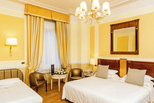 غرفة سوبيريور بسريرين منفصلين، Bristol Palace 3/5