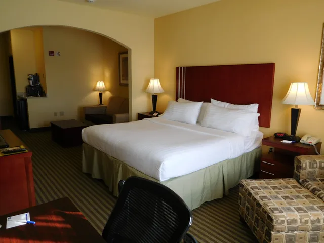 Suite, King Bed, Holiday Inn Express Hotel And Suites Ponca City 1/1