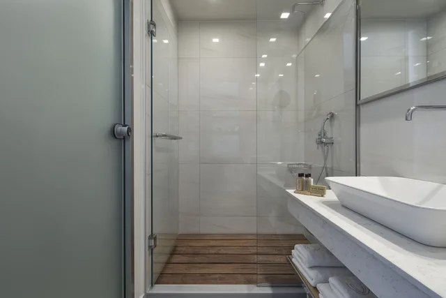 جناح ديلوكس بسريرين منفصلين بإطلالة على البحر مع أريكة بمسبح خاص، Celestial All Suites - Adults Only 4/5