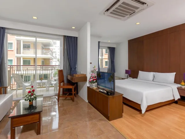 غرفة ديلوكس بسرير كينج، Elite Suites Patong 2/3