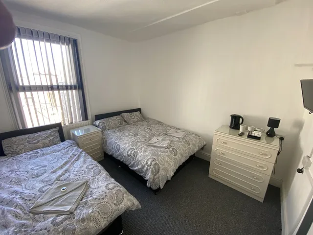 غرفة كومفورت ثلاثية بسرير فردي، Honley Hotel 1/1