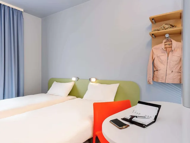 غرفة بسريرين منفصلين، Hotel Ibis Budget Bamberg 1/7
