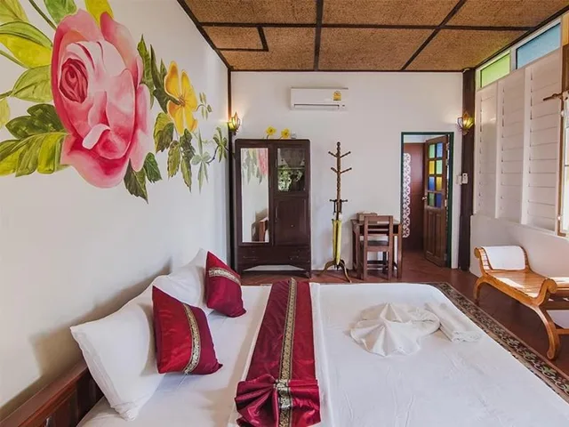 غرفة عائلية بسرير كينج وسريرين منفصلين بإطلالة على الحديقة، Baan Imm Sook Resort 2/3
