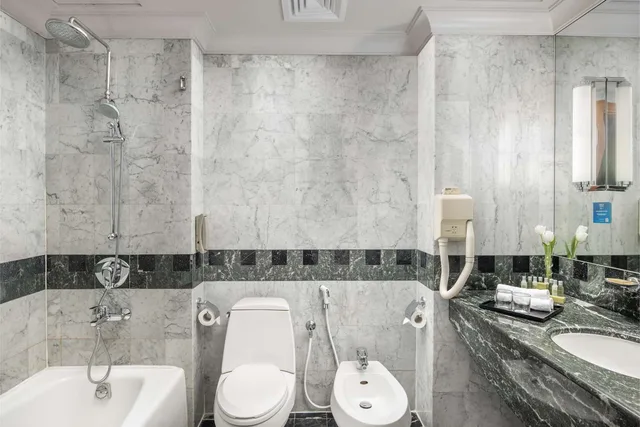Junior Suite, Twin beds, Partial Haram View، المدينة هيلتون(Madinah Hilton Hotel) 1/1