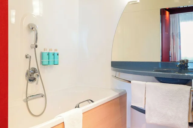 Executive, Suite, 1 Double and 1 Single Bed, Novotel Suites Geneve Aeroport 10/10