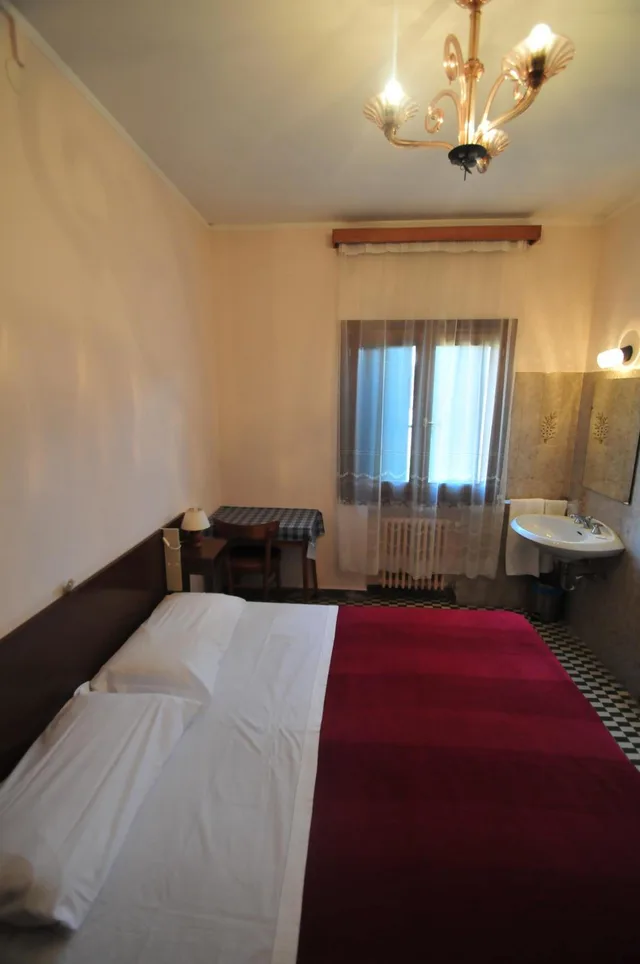 غرفة بسرير مزدوج أو سريرين منفصلين بحمام مشترك، Locanda Sant'anna 1/7