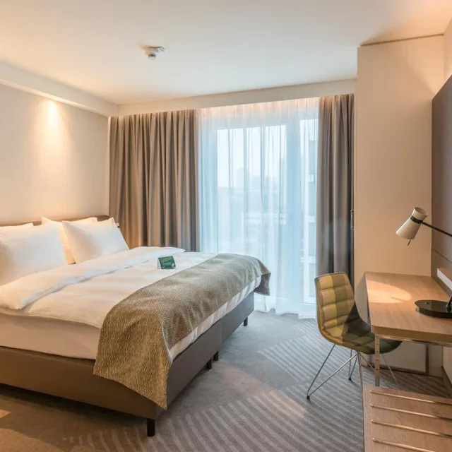غرفة قياسية بسرير كينج وسرير كوين، Holiday Inn Hamburg Berliner Tor 5/10