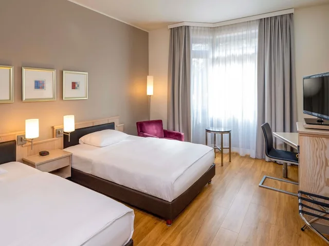 غرفة متصلة عائلية بسريرين مزدوجين، Movenpick Hotel Munchen Airport 4/10