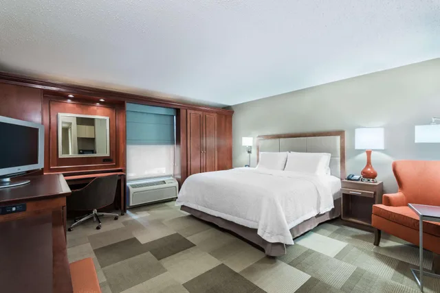 غرفة بسرير مزدوج، Hampton Inn Boston/Marlborough 1/3