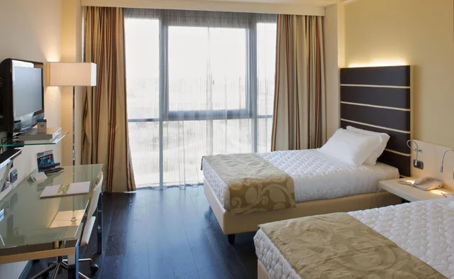 غرفة بسريرين منفصلين، Grand Hotel Mattei 3/5