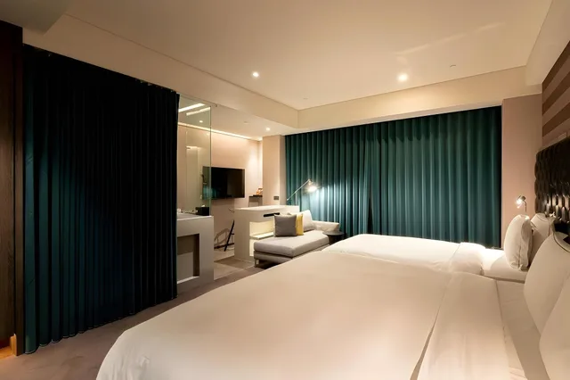 غرفة تنفيذية ثلاثية بسرير كينج وسرير فردي، Starhaus Hotel 1/2