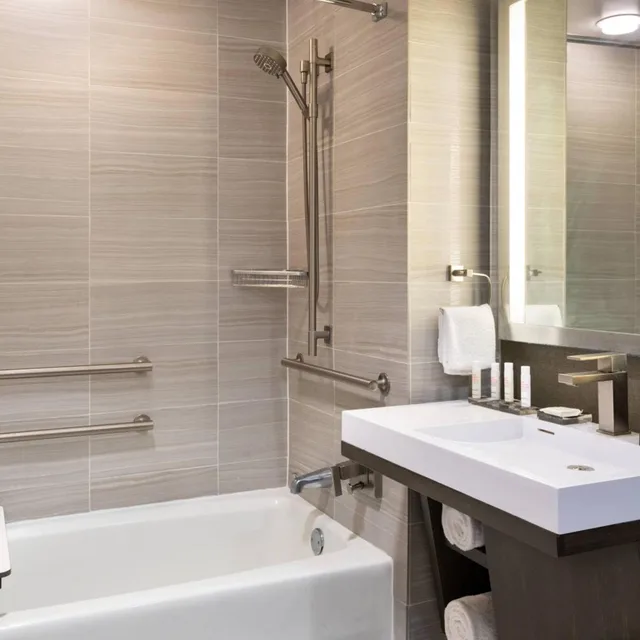 Guest Room, 2 Double Beds, Resort View, Main Tower، Sawgrass Marriott Golf Resort & Spa 4/5