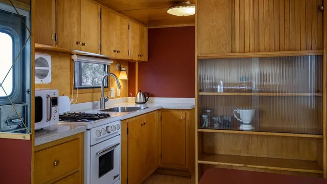 3 Bedrooms, Premium, Suite, Mansion, Single Bed, Queen Bed, Sofa، Waypoint Ventura 3/3