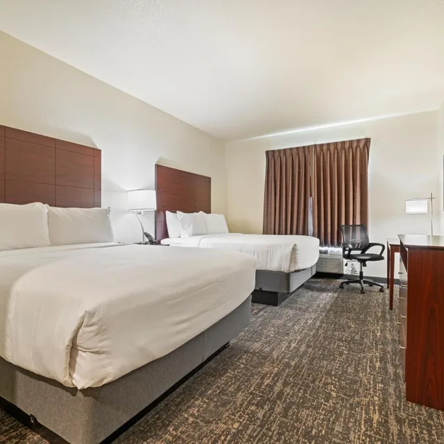 غرفة قياسية بسرير كوين، Cobblestone Hotel & Suites - Alpine 1/7