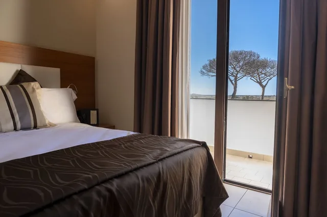 استوديو ديلوكس بسرير كوين بإطلالة على المسبح بمطبخ، Hotel Agora, Sure Hotel Collection by Best Western 2/4