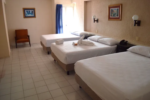 غرفة ثلاثية بسريرين مزدوجين، Hotel Colon Merida by Kavia 1/9