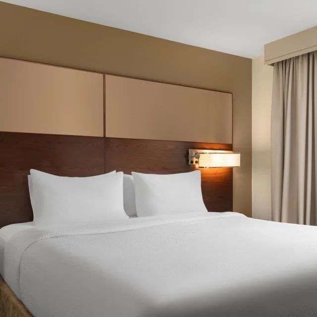 جناح بسرير كينج بغرفة نوم واحدة مع أريكة لذوي الإعاقة، Residence Inn Kingston 3/10