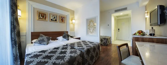 Family, Twin Beds, Land View، Alba Queen 2/4