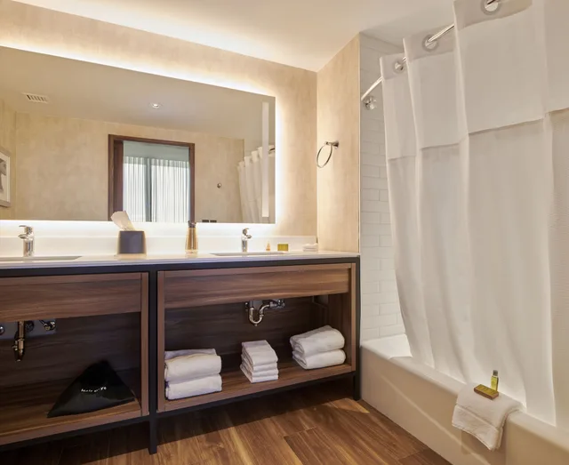 جناح بسرير كينج بغرفة نوم واحدة مع أريكة، Four Points by Sheraton Ciudad Juarez 2/3