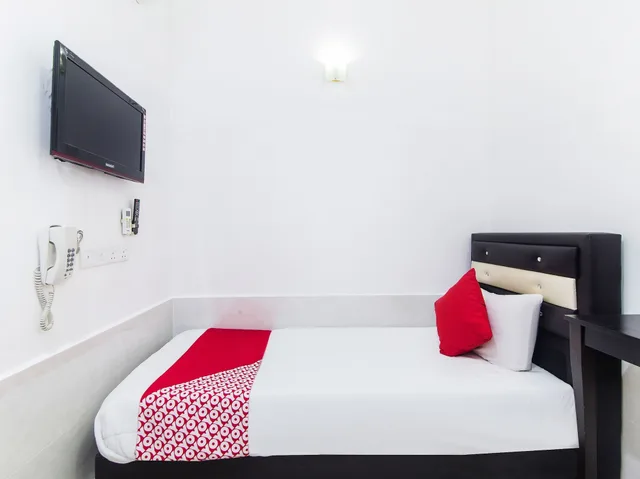 غرفة قياسية مفردة، Super OYO 414 Adiff Palace Hotel 2/3
